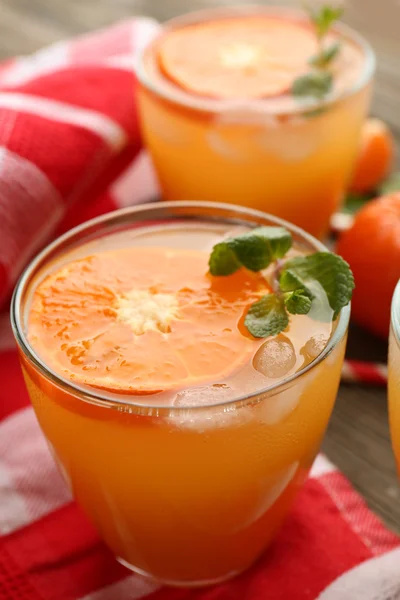 Cócteles de mandarina con mandarinas en rodajas —  Fotos de Stock