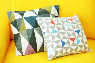 Şık yastık yığını