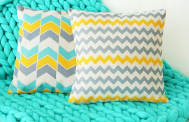 Şık yastık yığını