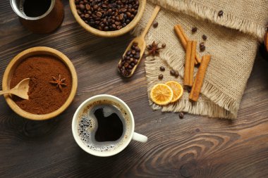 Kahve çekirdekleri ve baharatlar