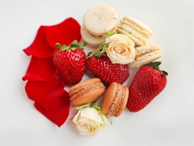 Taze çilek ile taze bademli kurabiye 