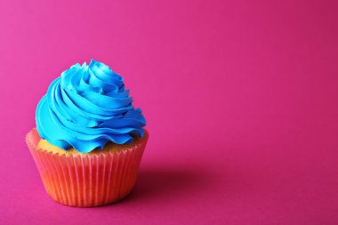 renkli doğumgünü keki   