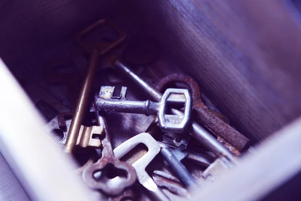 Gamla nycklar närbild — Stockfoto