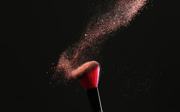 Brosse de maquillage avec poudre — Photo