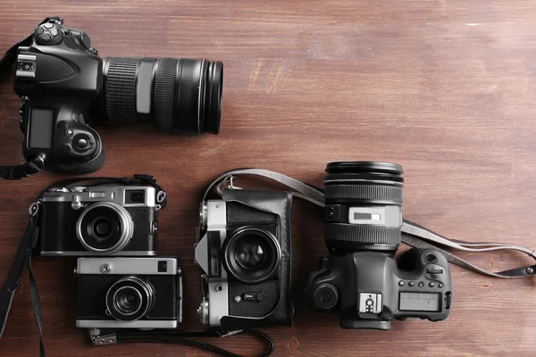 Câmeras modernas e retro — Fotografia de Stock