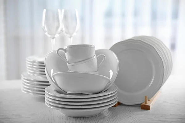 Nové bílé nádobí — Stock fotografie