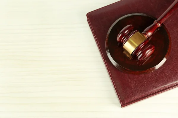 Gavel and book close up — Stock Photo, Image