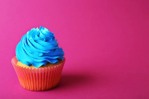 Kleurrijke verjaardag cupcake — Stockfoto