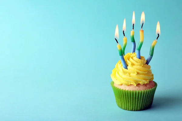 Birthday cupcake with candles — Stock Photo, Image