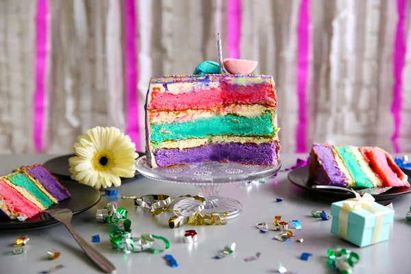 Renkli pasta dilimlenmiş — Stok fotoğraf