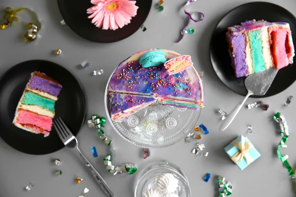 Kolorowe ciasto z plastrami — Zdjęcie stockowe
