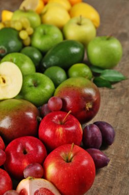 renkli olgunlaşmış meyve 