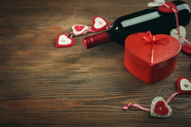 Şarap şişesi ve hediye