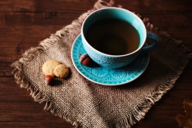 sonbahar dekorasyonu ile çay