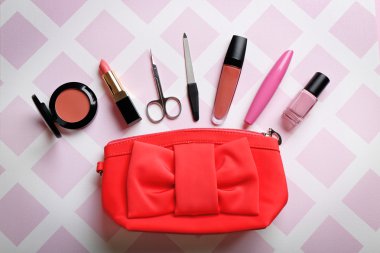 Makyaj kozmetik ve manikür araçları