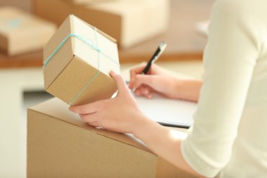 Belgeler parsel arasında kadın işaretleri