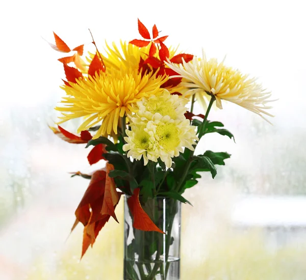 Buquê com flores crisântemos — Fotografia de Stock