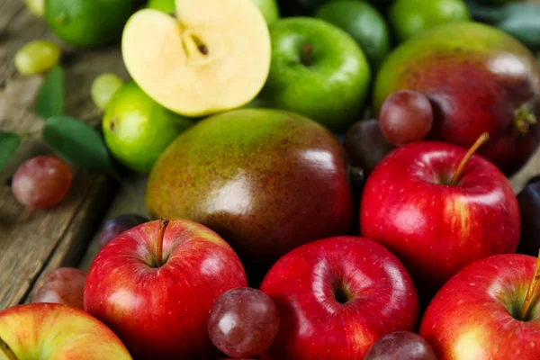 Frutos maduros coloridos — Fotografia de Stock