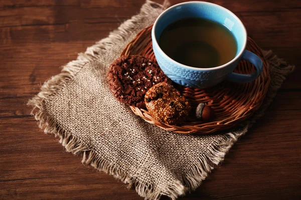 Tasse de thé avec décor d'automne — Photo