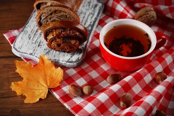 Kopje thee met herfst decor — Stockfoto