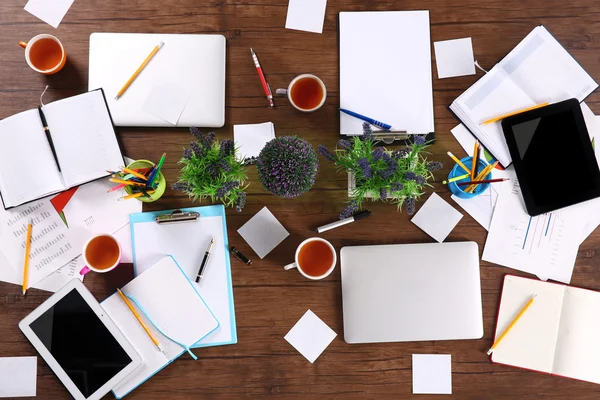 Bürotisch für Besprechungen — Stockfoto