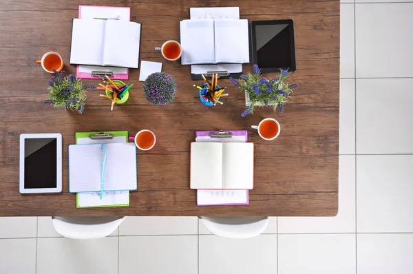 Mesa de la oficina para reuniones — Foto de Stock