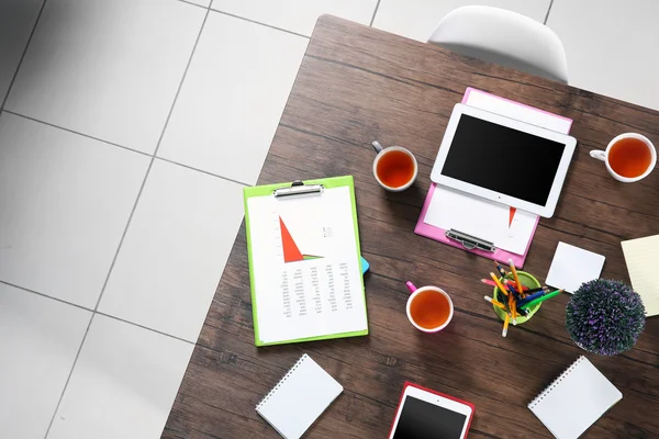 Mesa de la oficina para reuniones —  Fotos de Stock