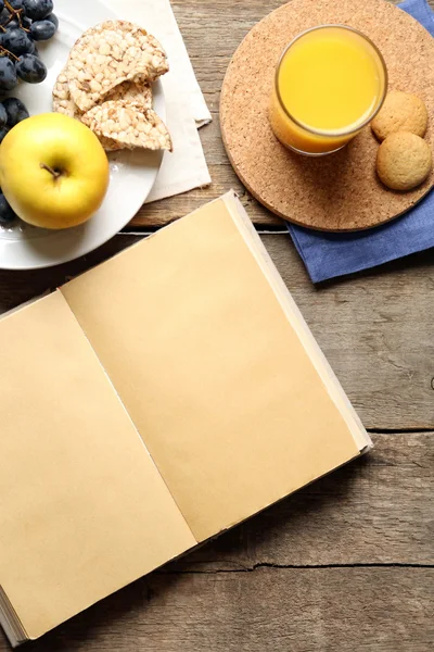 Open book and snack — Stock Photo, Image