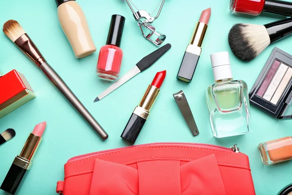 Kosmetika make-up a nástroje pro manikúru — Stock fotografie