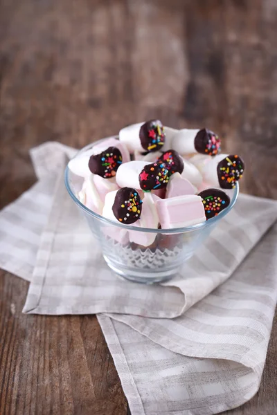 Chutné marshmallows s čokoládou — Stock fotografie