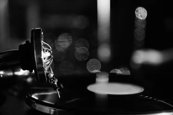 Gramofon s vinyl záznam — Stock fotografie