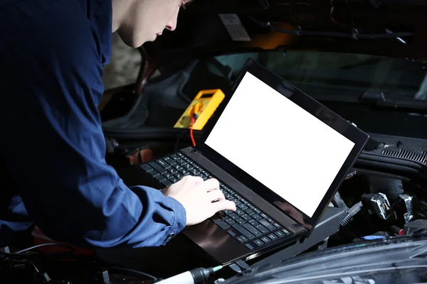 Professionelle Automechaniker Arbeiten Der Reparatur Service Nahaufnahme Auto Diagnosekonzept — Stockfoto