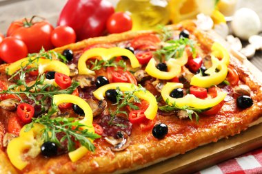 Dikdörtgen lezzetli pizza  