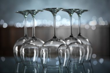 Kalkık ayaklı büyük kadehler