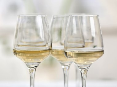 Beyaz şarap bardakları 