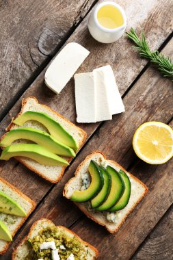 Vejetaryen avokado sandviç  