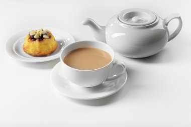 Süt çay çay potu ile