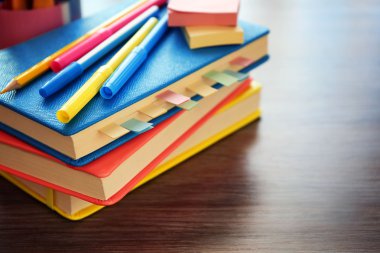 Dairies çıkartmaları ve yumuşak uçlu kalem  