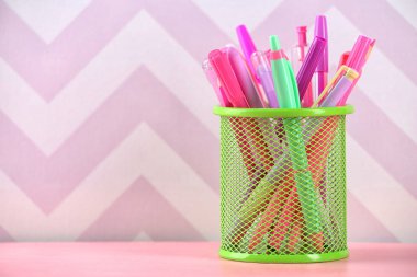 Kalemler, kalemler ve işaretleyiciler 