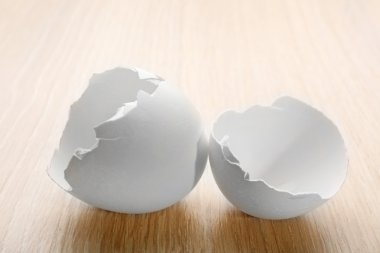 Kırık yumurta kabuğu 