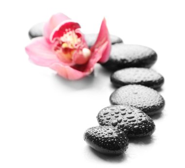 Spa taşlar ve güzel pembe orkide 