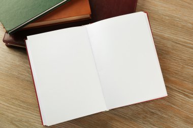 Arka plan üzerine açık kitap