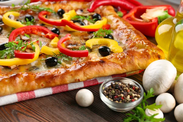 Čerstvě domácí pizza — Stock fotografie
