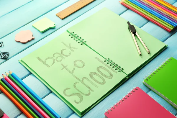 Conjunto escolar con inscripción de regreso a la escuela —  Fotos de Stock