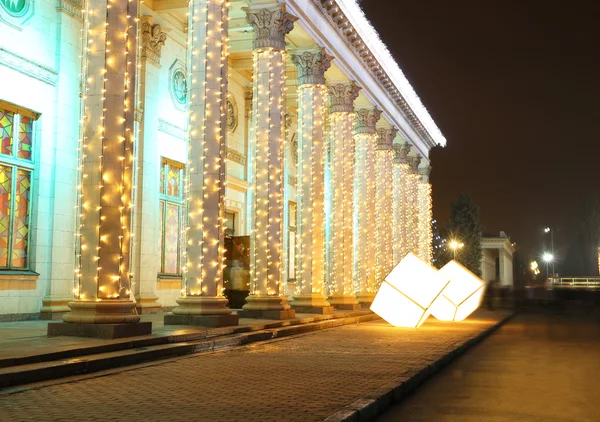 Iluminação de Natal em fachada — Fotografia de Stock