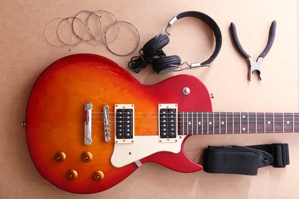 Elektrische gitaar met hoofdtelefoon — Stockfoto
