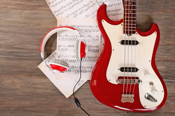 Guitarra elétrica com fones de ouvido — Fotografia de Stock