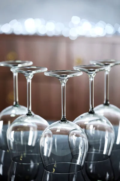 Obrácené sklenice na víno — Stock fotografie