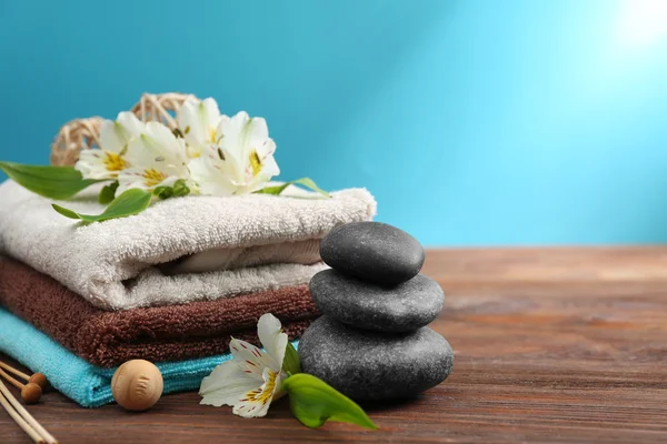 Spa treatments on wooden table — Stock Photo, Image