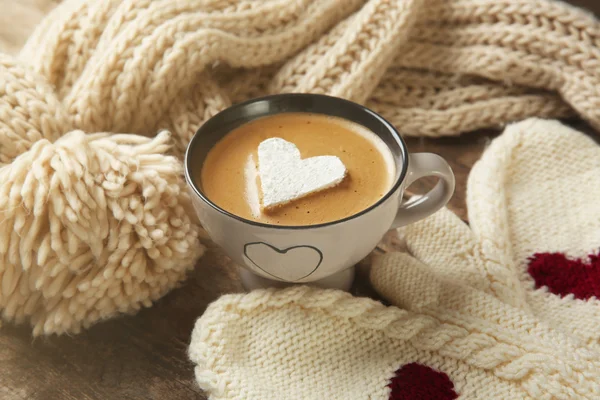 Tazza di caffè con marshmallow — Foto Stock